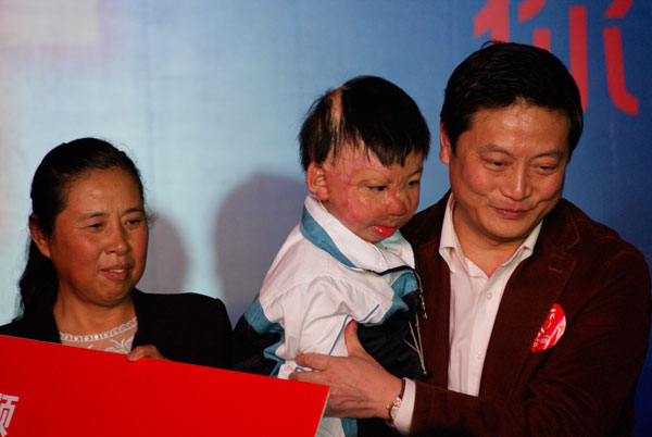 东方广播领导张民权捐款